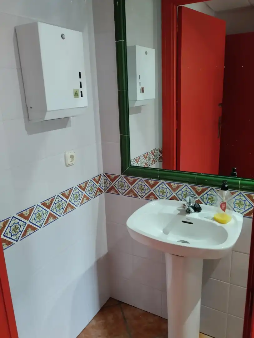 Bany de Local en venda en Córdoba amb Aire condicionat