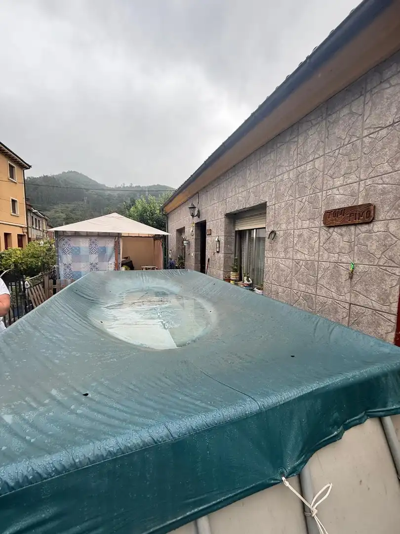 Piscina de Casa o xalet en venda en Mieres (Asturias) amb Terrassa, Piscina i Moblat