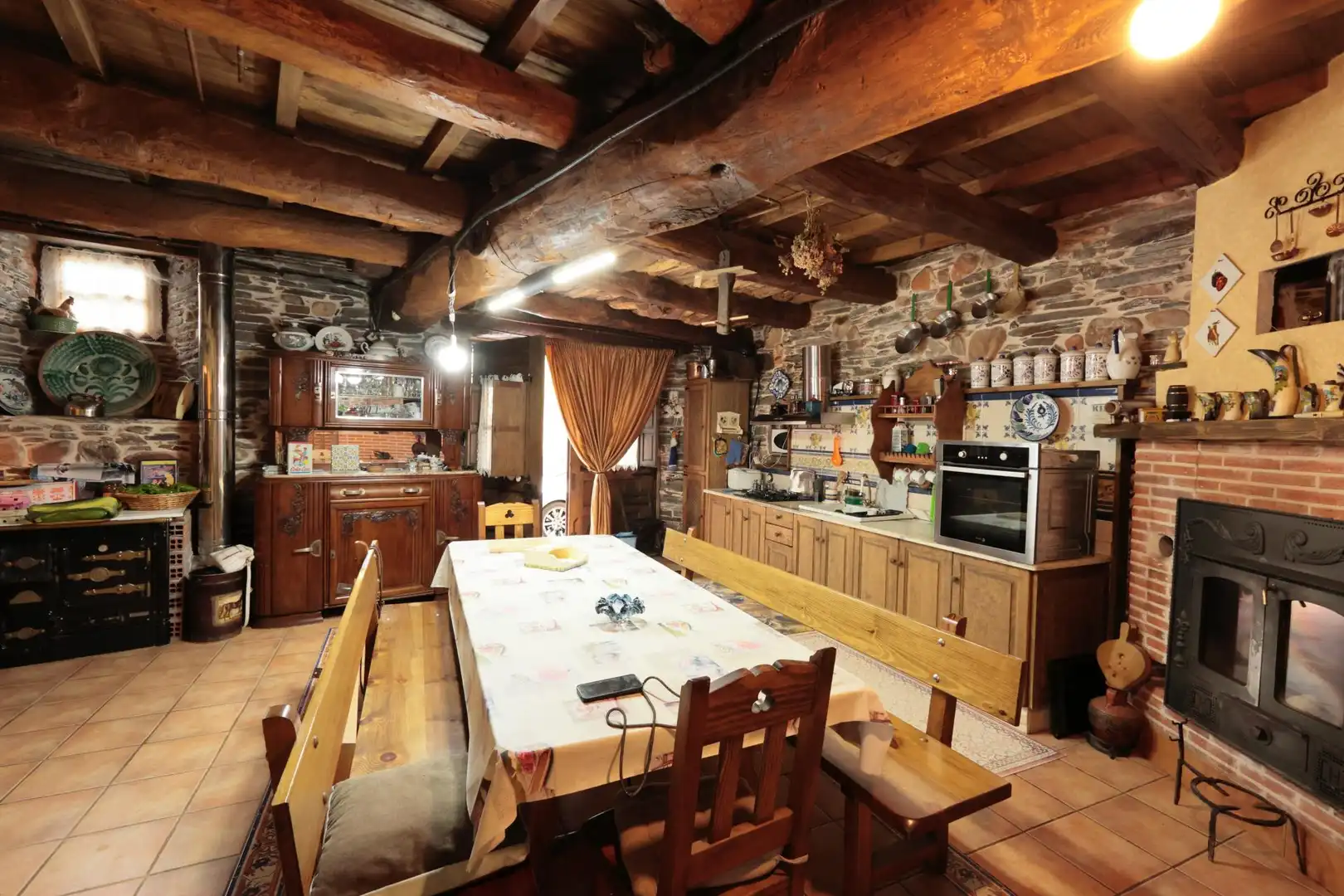 Casa rústica amb terrassa en venda a Villafranca del Bierzo, imagen 8