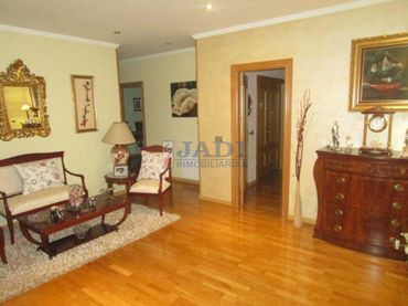 Casa con balcón en venta en Valdepeñas
