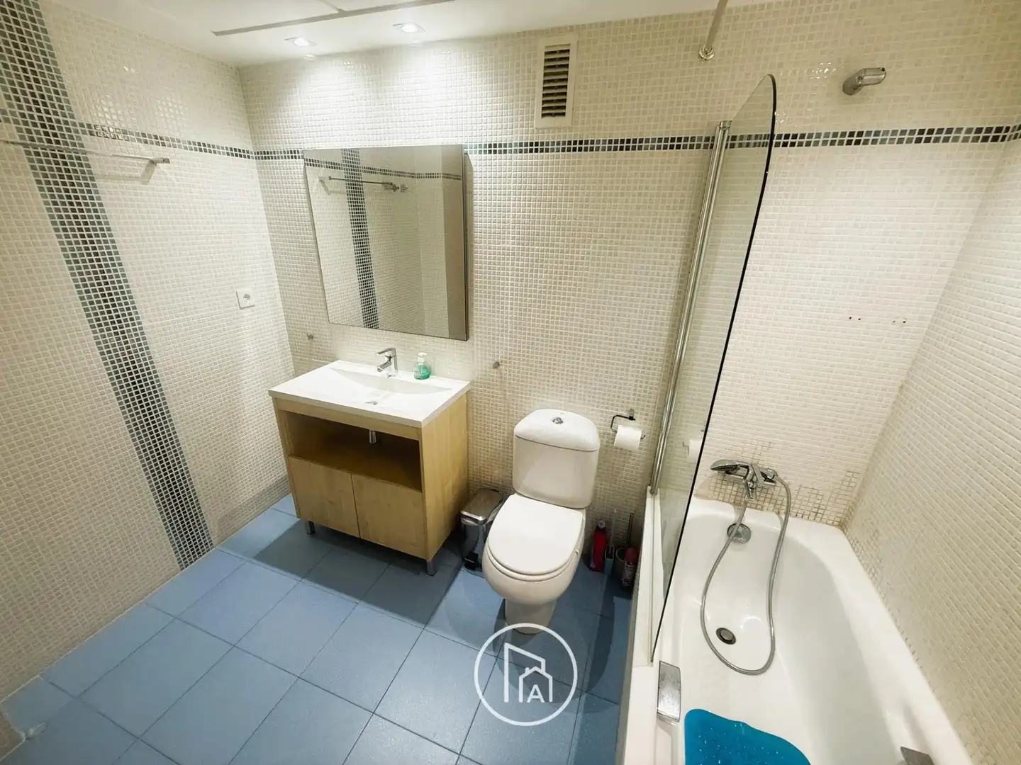 Bathroom of Flat for sale in Paterna  with Parquet flooring
