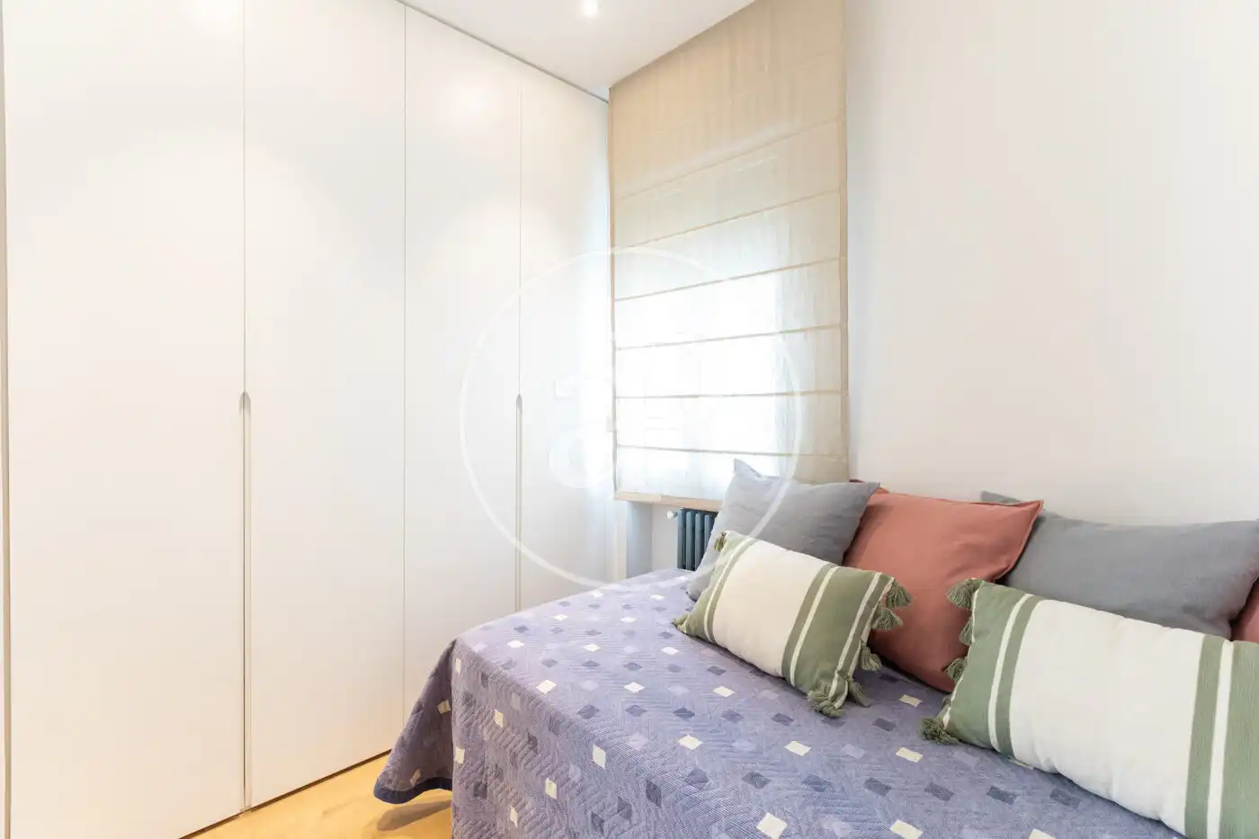 Schlafzimmer von Dachboden zur Miete in Madrid mit Klimaanlage, Heizung und Terrasse