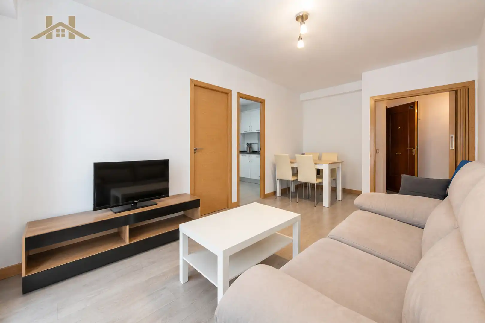 Living room of Flat for sale in Madrid  with Air Conditioner, Heating and Furnished