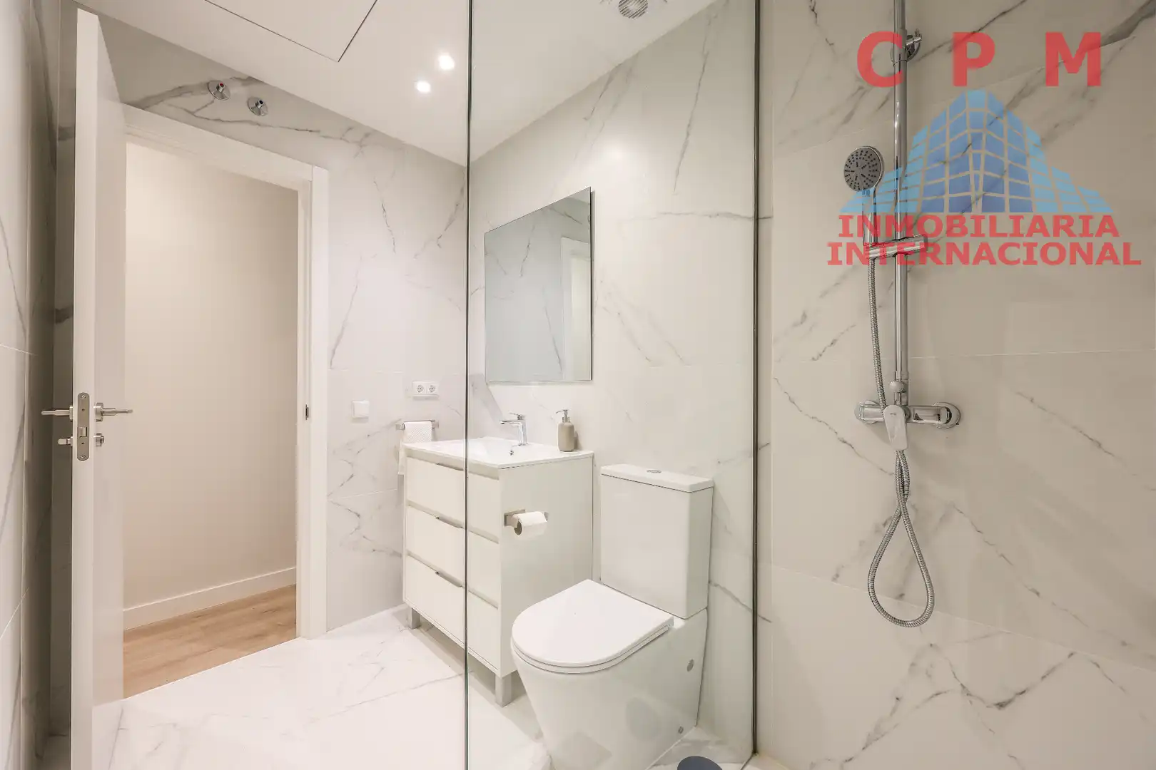 Badezimmer von Maisonette zur Miete in Madrid mit Klimaanlage, Heizung und Parkett
