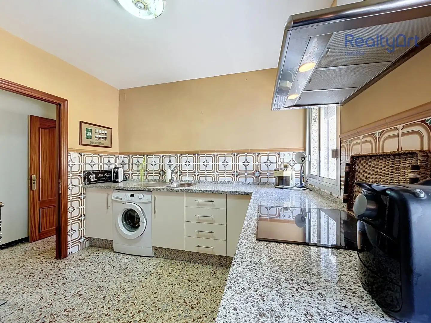 Cuina de Casa o xalet en venda en Sevilla amb Aire condicionat, Terrassa i Balcó