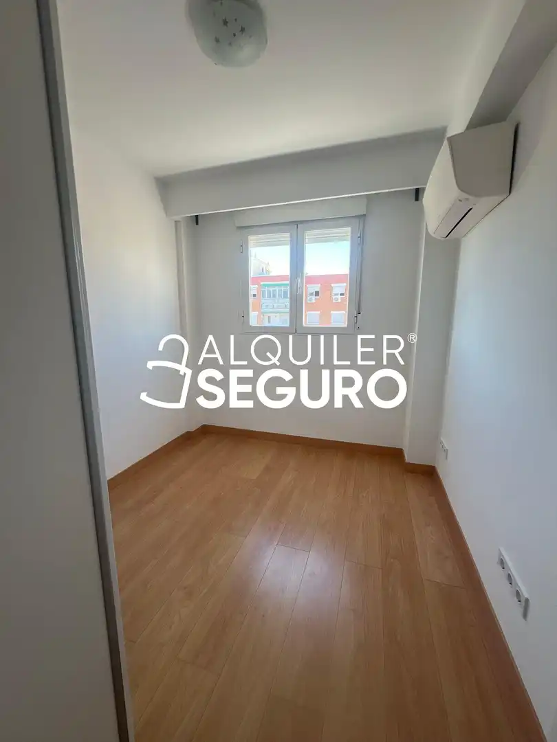 Bedroom of Flat for rent in Madrid  with Air Conditioner, Heating and Terrace