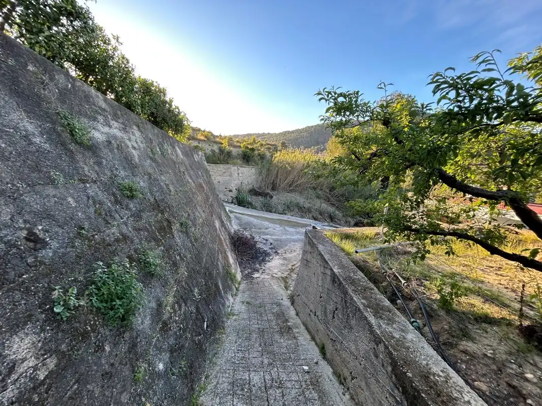 Vista exterior de Finca rústica en venda en Oliva amb Moblat