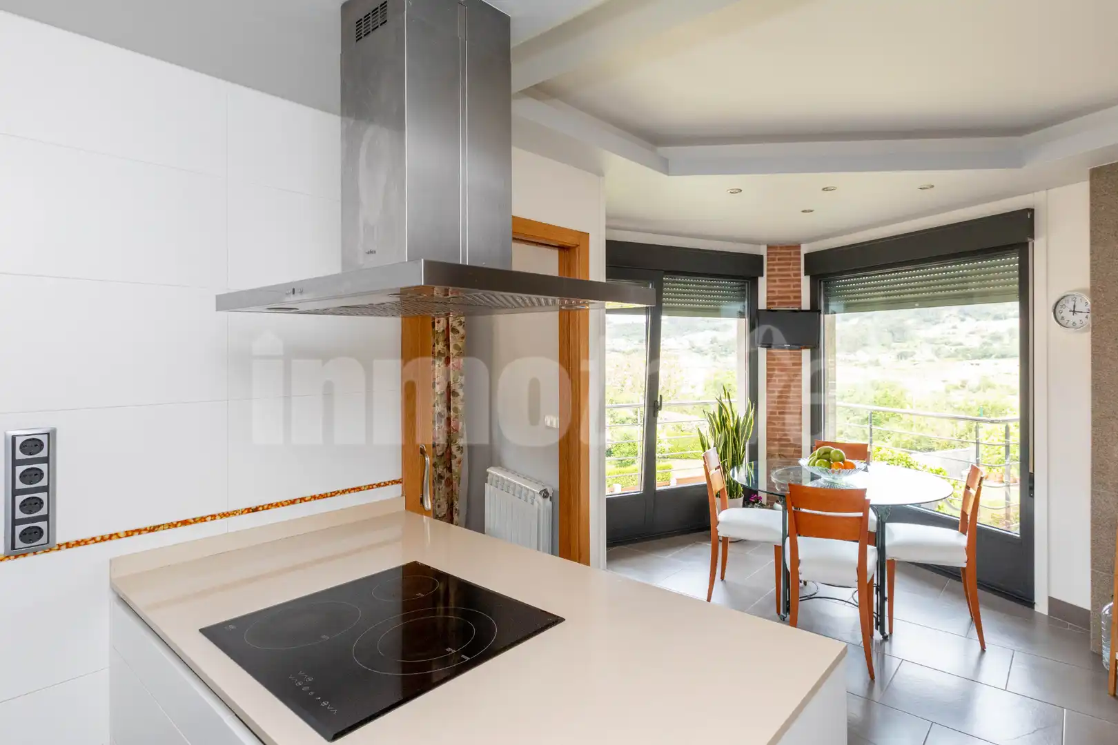 Cocina de Casa o chalet en venta en Sanxenxo con Calefacción, Jardín privado y Parquet