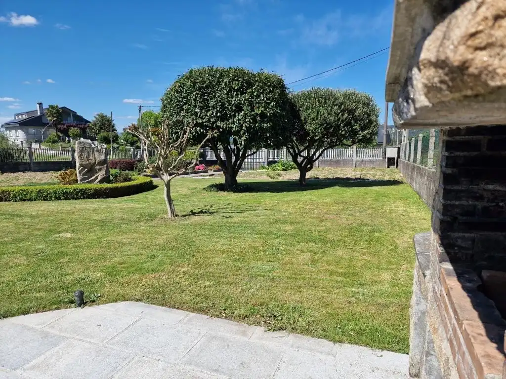 Jardín de Casa o chalet en venta en Ourense Capital  con Calefacción, Jardín privado y Parquet
