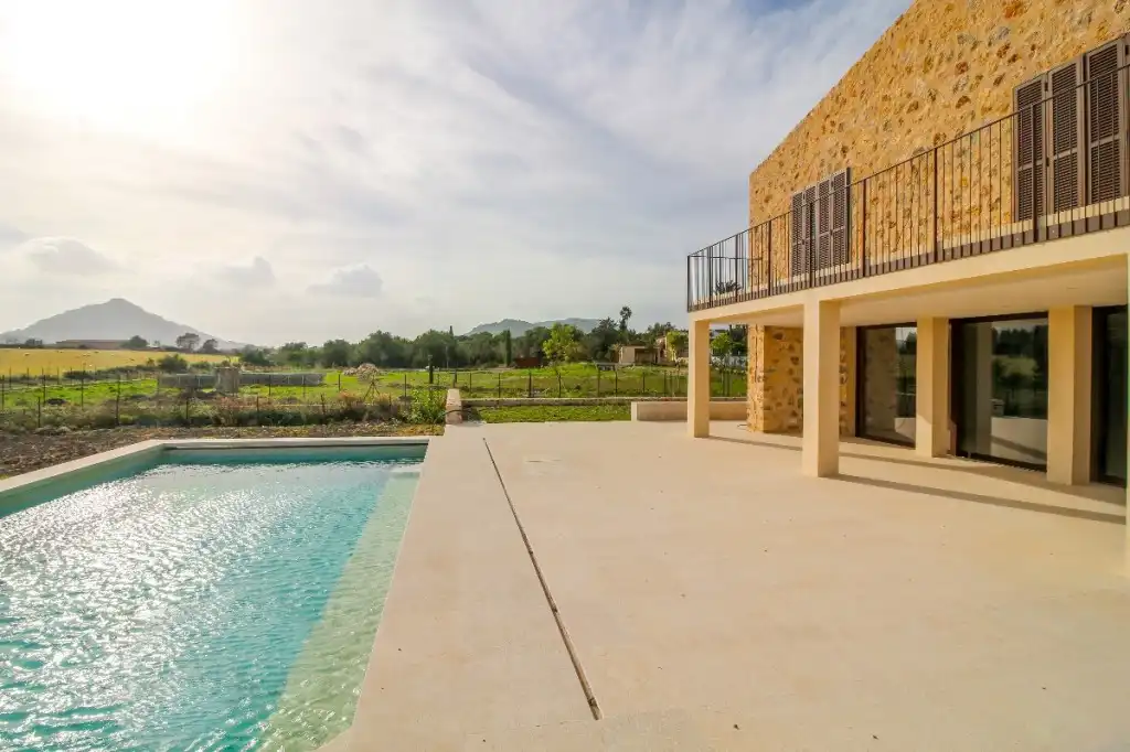 Vista exterior de Finca rústica en venda en Alcúdia amb Aire condicionat, Calefacció i Jardí privat