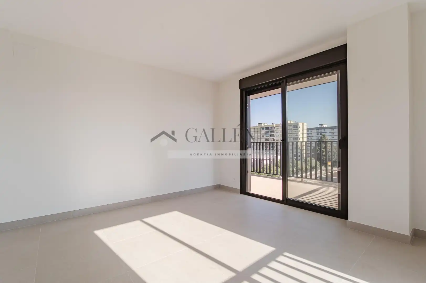 Habitación de Piso en venta en Castellón de la Plana / Castelló de la Plana con Aire acondicionado, Calefacción y Terraza