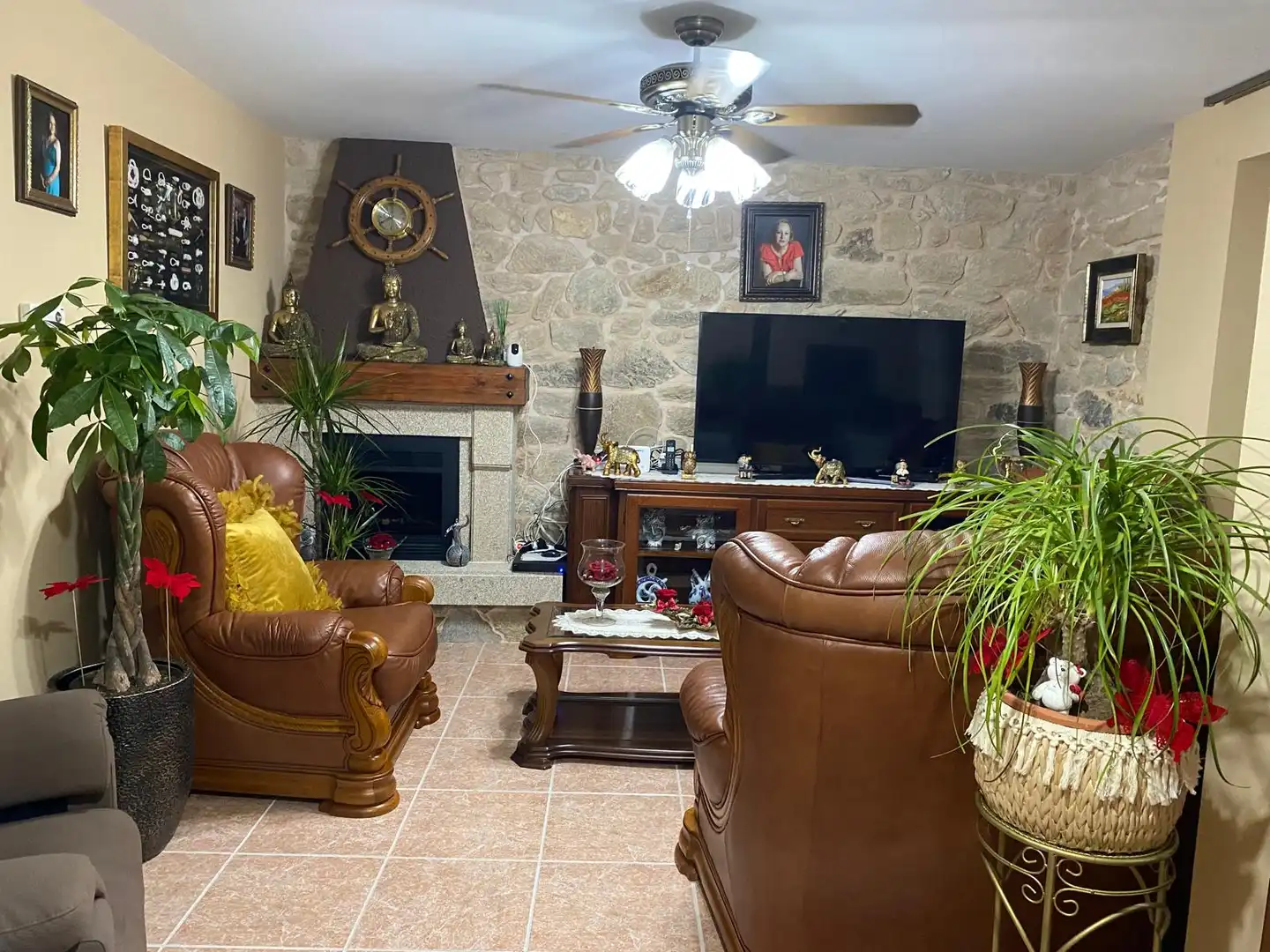Sala d'estar de Casa o xalet en venda en Muros amb Aire condicionat, Calefacció i Jardí privat