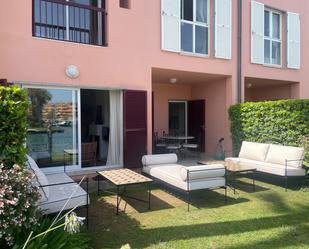 Terrassa de Dúplex de lloguer en Sotogrande amb Aire condicionat, Jardí privat i Moblat