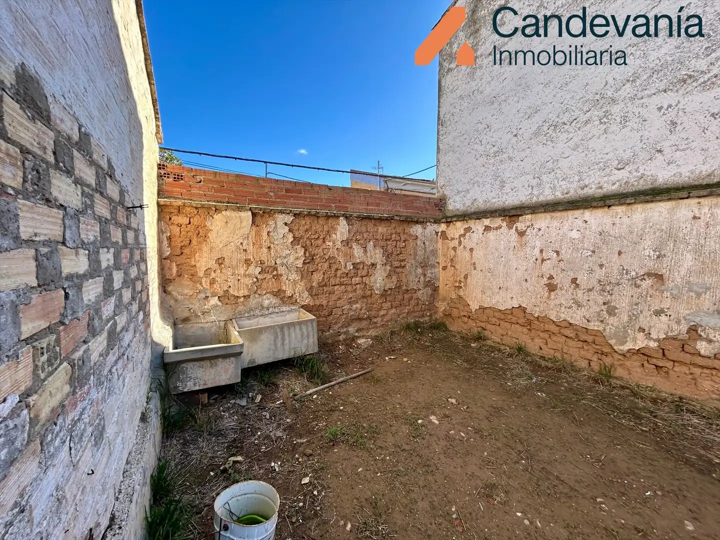 Vista exterior de Casa o xalet en venda en Zuera amb Jardí privat