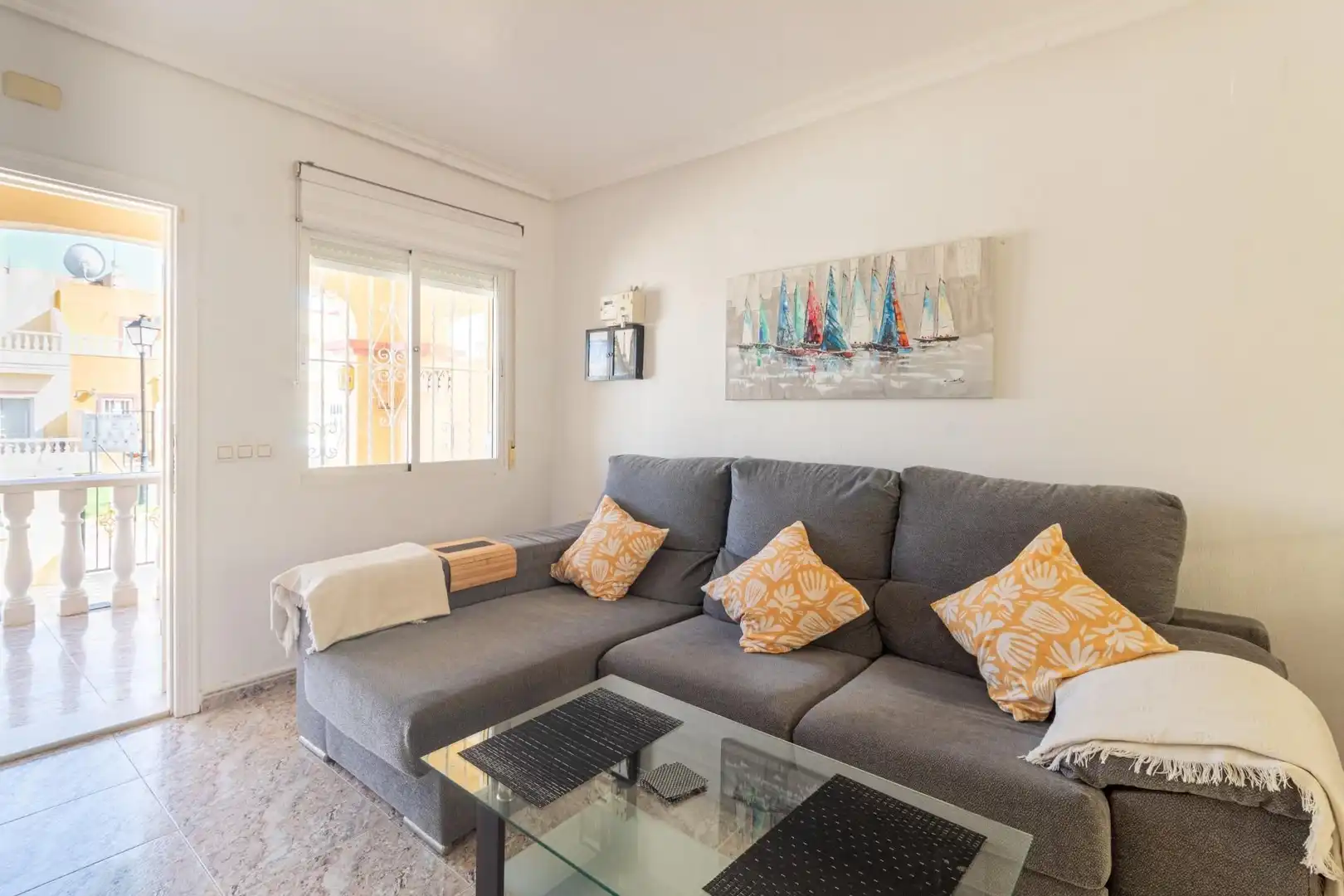 Sala d'estar de Casa adosada en venda en Orihuela amb Aire condicionat, Calefacció i Terrassa