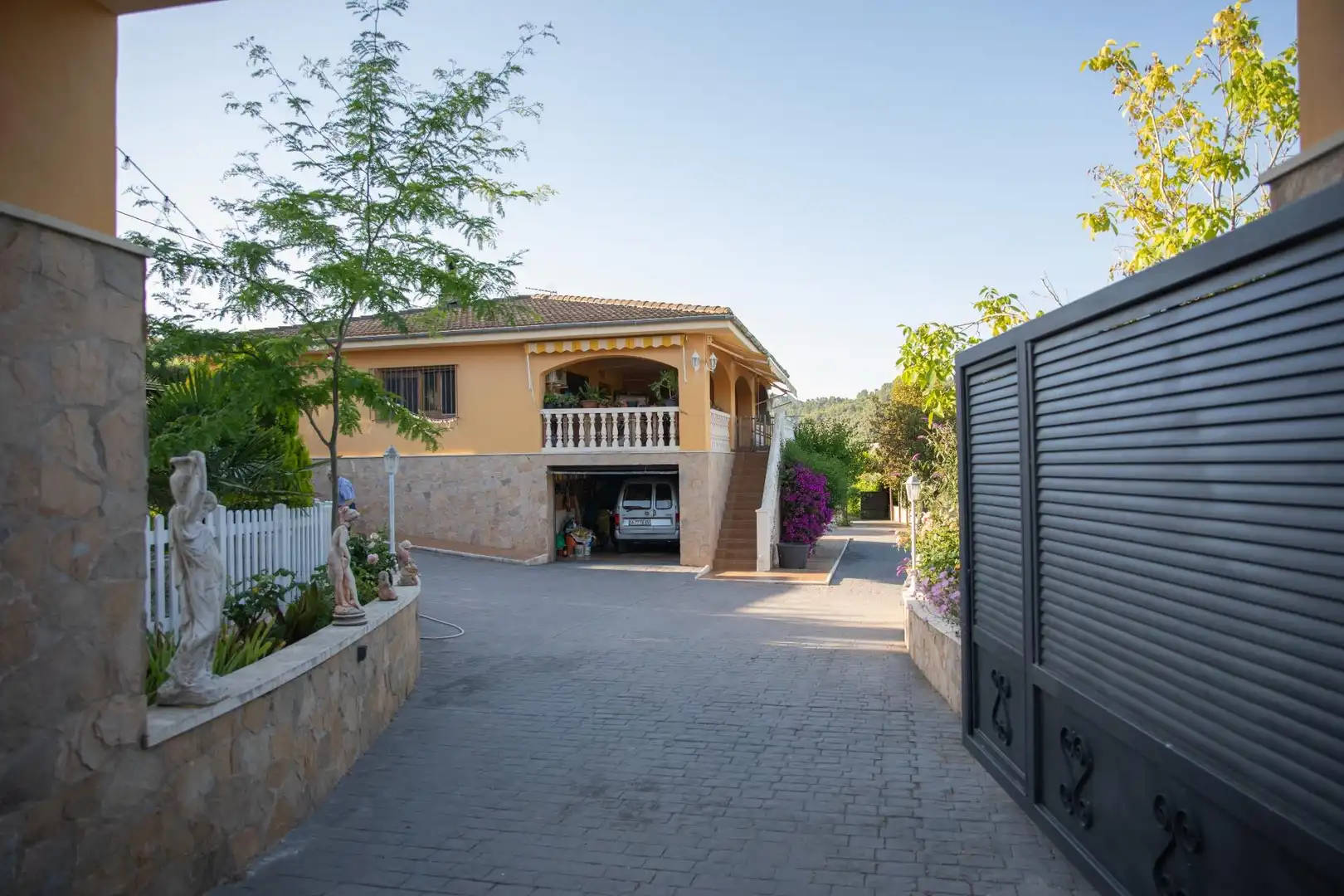 Vista exterior de Casa o xalet en venda en Almudaina amb Aire condicionat, Piscina i Moblat