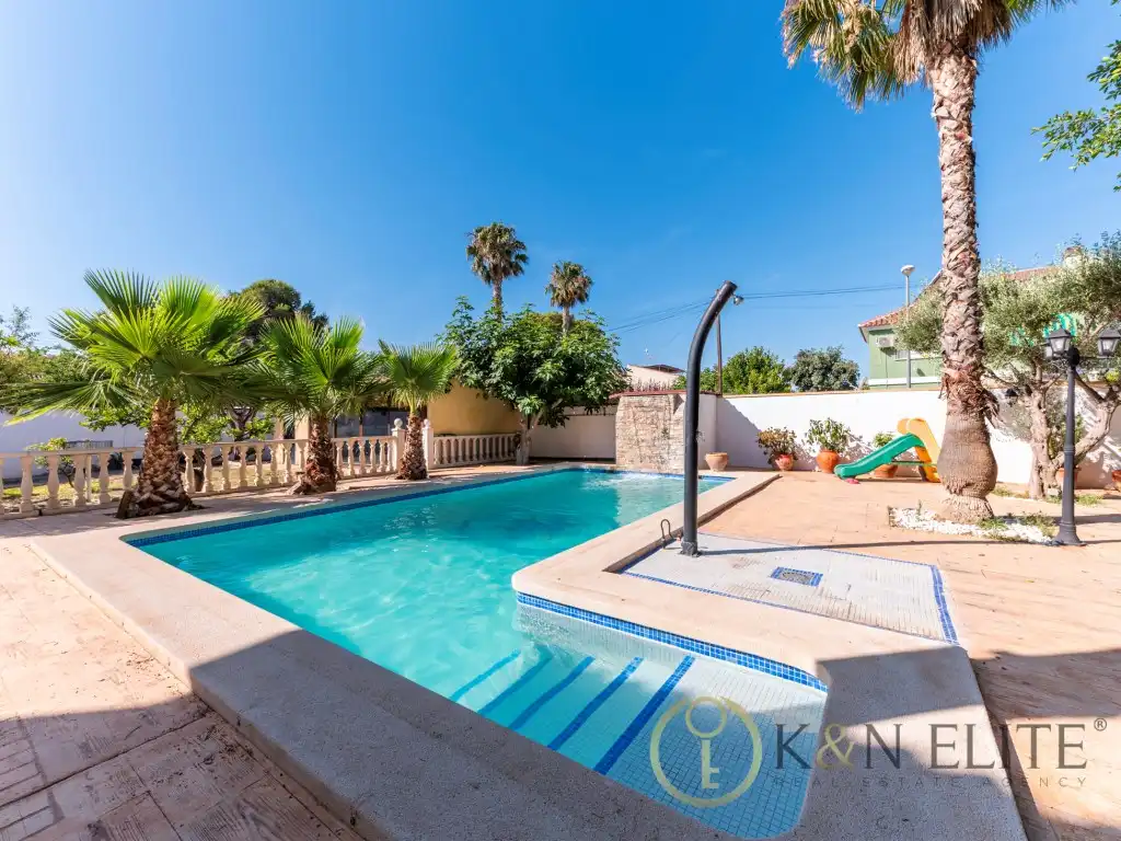 Piscina de Casa o xalet en venda en Mutxamel amb Aire condicionat, Jardí privat i Terrassa