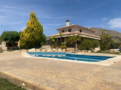 Vista exterior de Casa o xalet en venda en Novelda amb Terrassa i Piscina