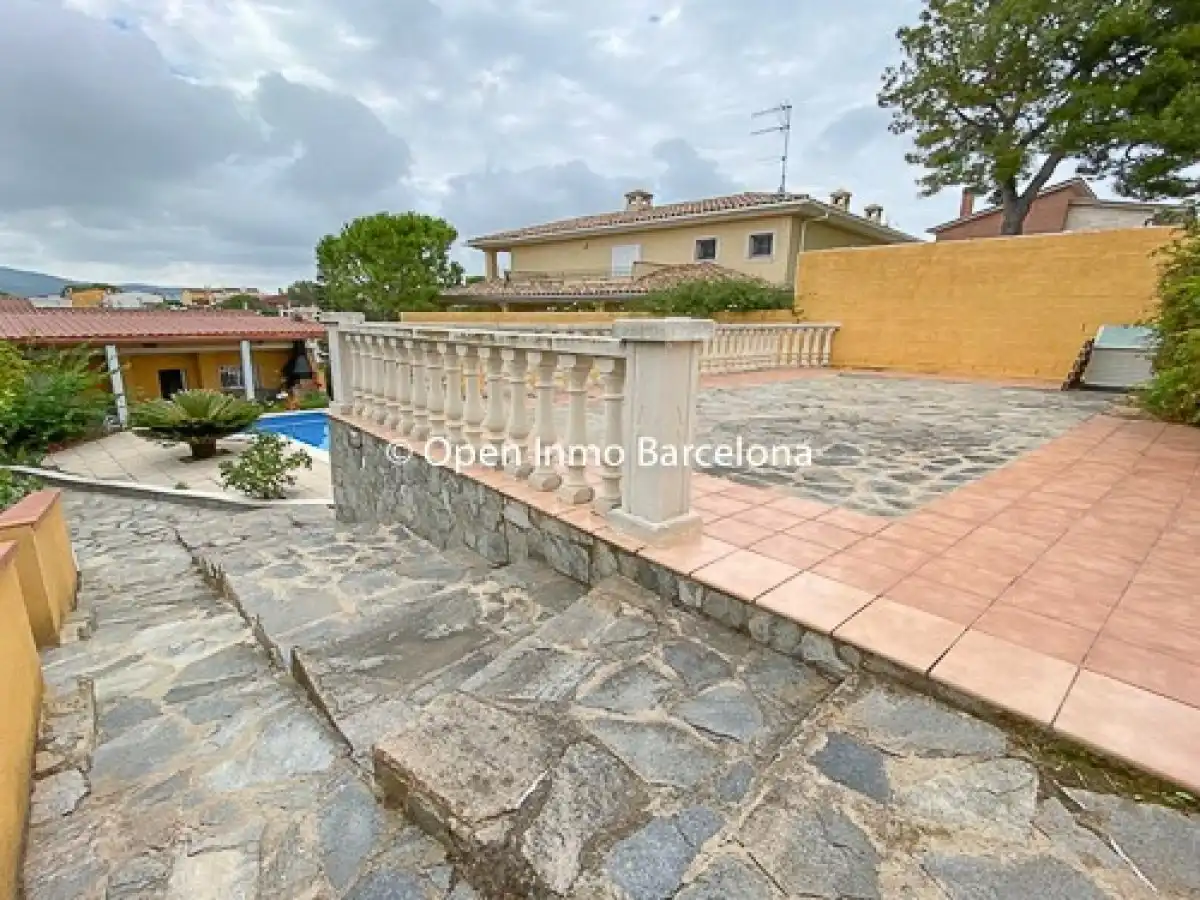 Houses for sale in Avenida MONTSENY, Mas d'En Serra - Els Cards