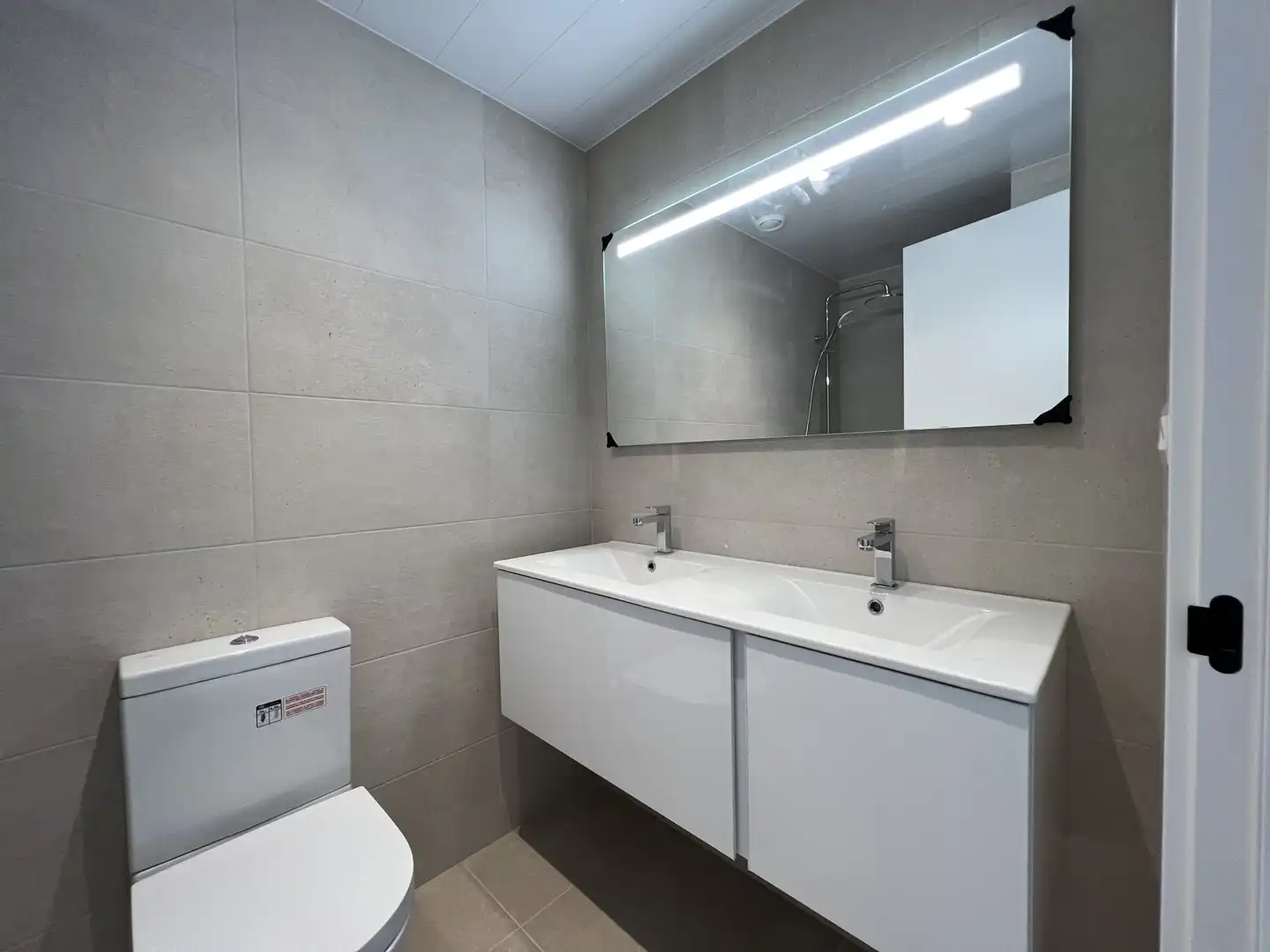 Badezimmer von Einfamilien-Reihenhaus zum Verkauf in Altafulla mit Klimaanlage, Heizung und Terrasse