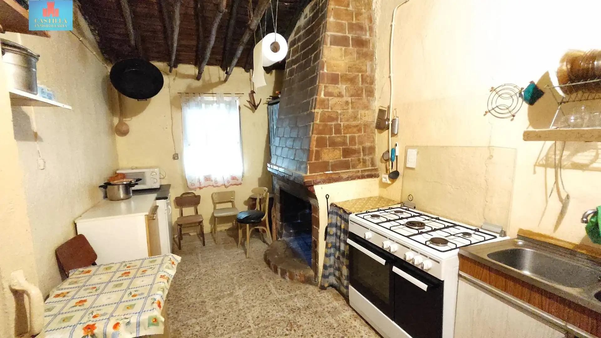 Cuina de Casa o xalet en venda en Bercial de Zapardiel amb Calefacció, Terrassa i Traster