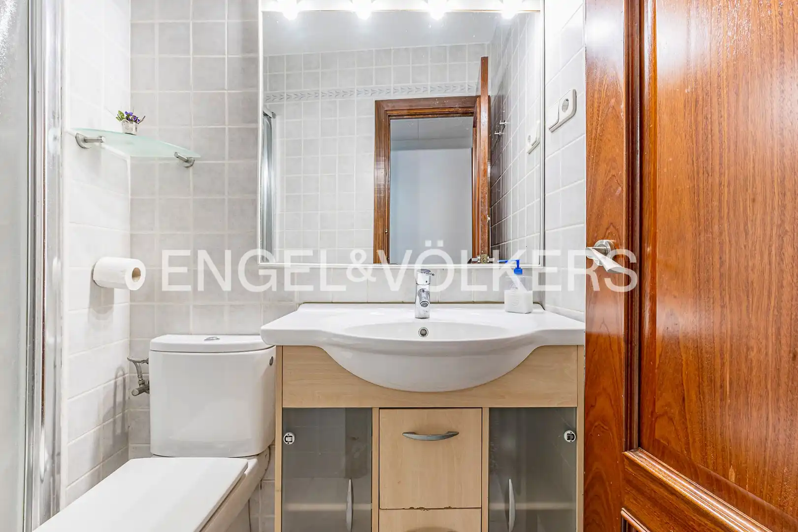Badezimmer von Wohnung zum Verkauf in Barcelona mit Klimaanlage, Heizung und Terrasse