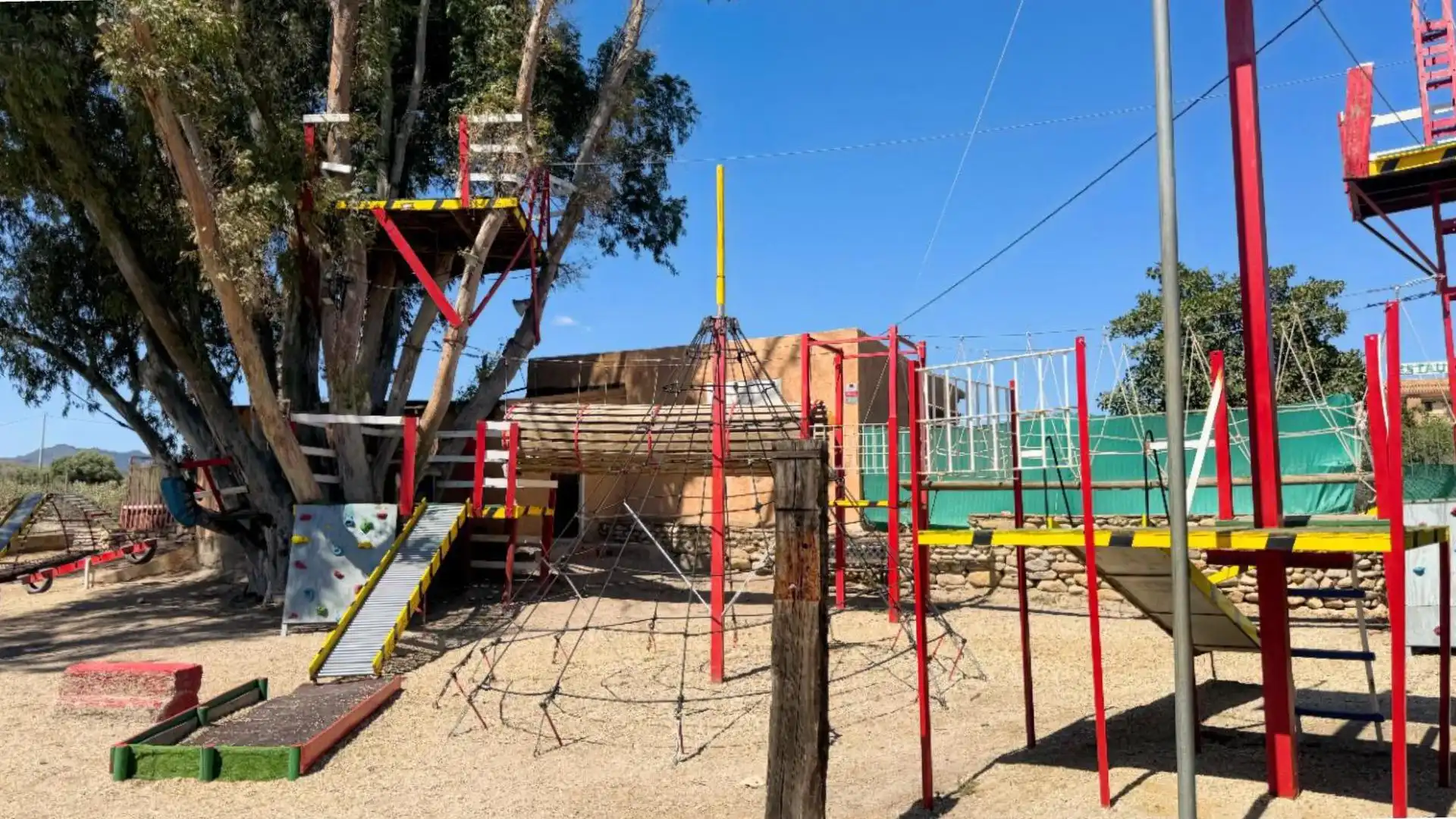 Außenansicht von Gebäude zum Verkauf in Turre