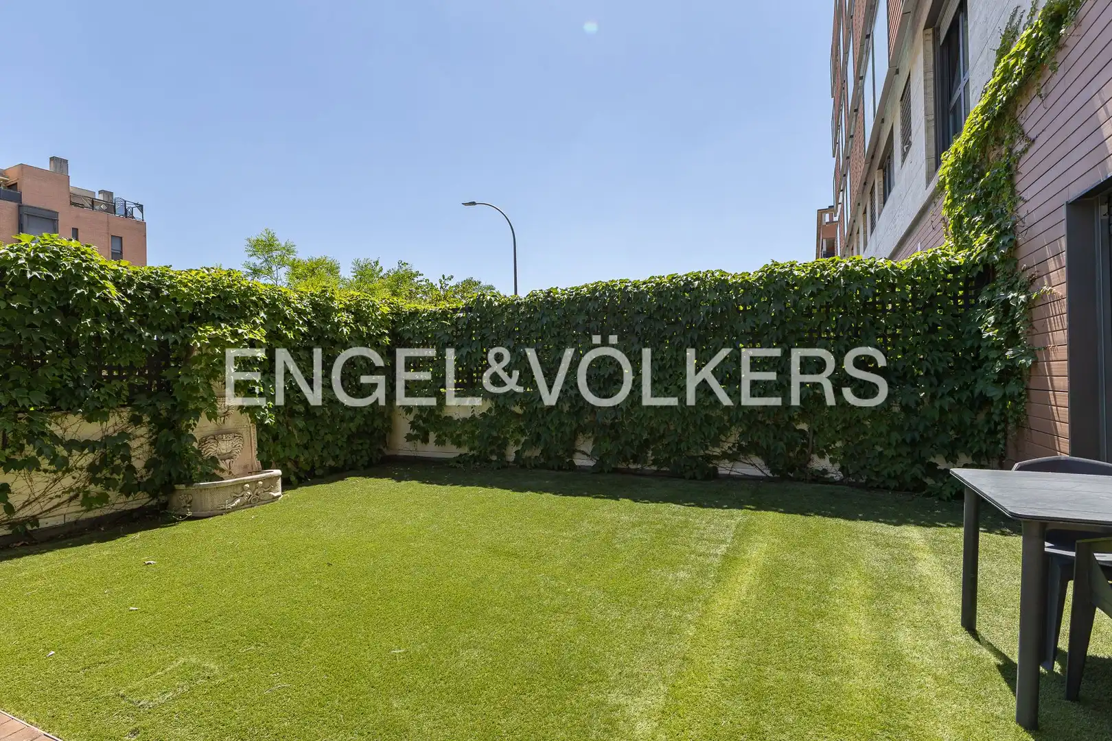 Terraza de Apartamento en venta en Madrid con Aire acondicionado, Calefacción y Jardín privado