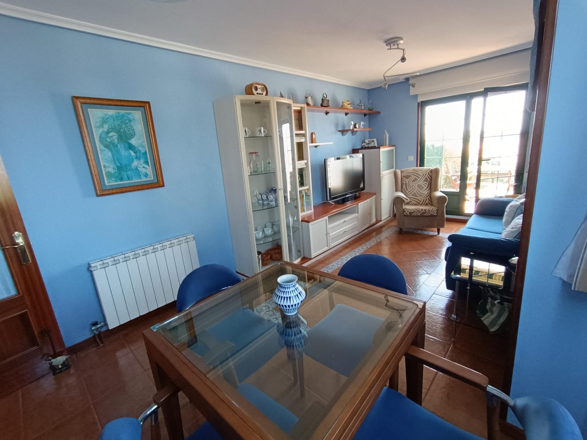 Sala d'estar de Planta baixa en venda en Miengo amb Calefacció, Jardí privat i Terrassa