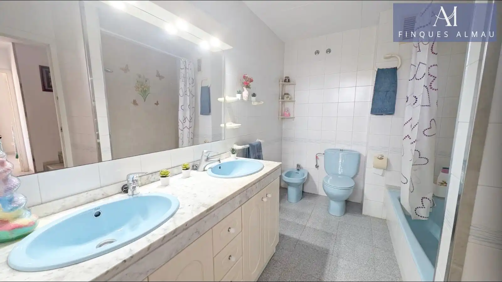 Bathroom of Detached homes for sale in Vilanova i la Geltrú  with Air Conditioner, Heating and Private garden