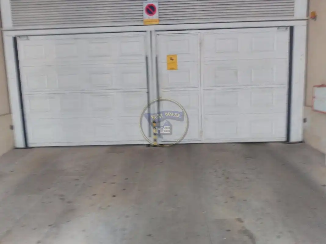 Parking de Piso en venta en Vigo  con Calefacción, Jardín privado y Parquet
