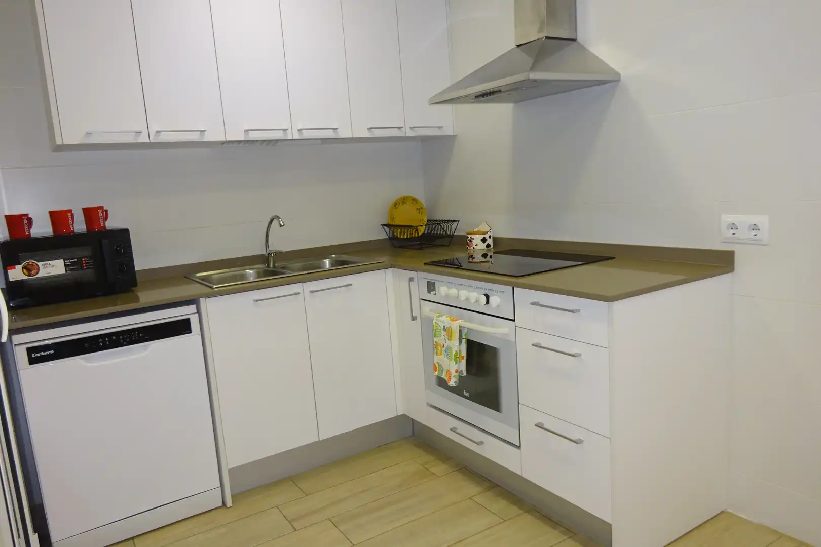 Flat for rent in Carrer de Bordeus, Barri de les Corts