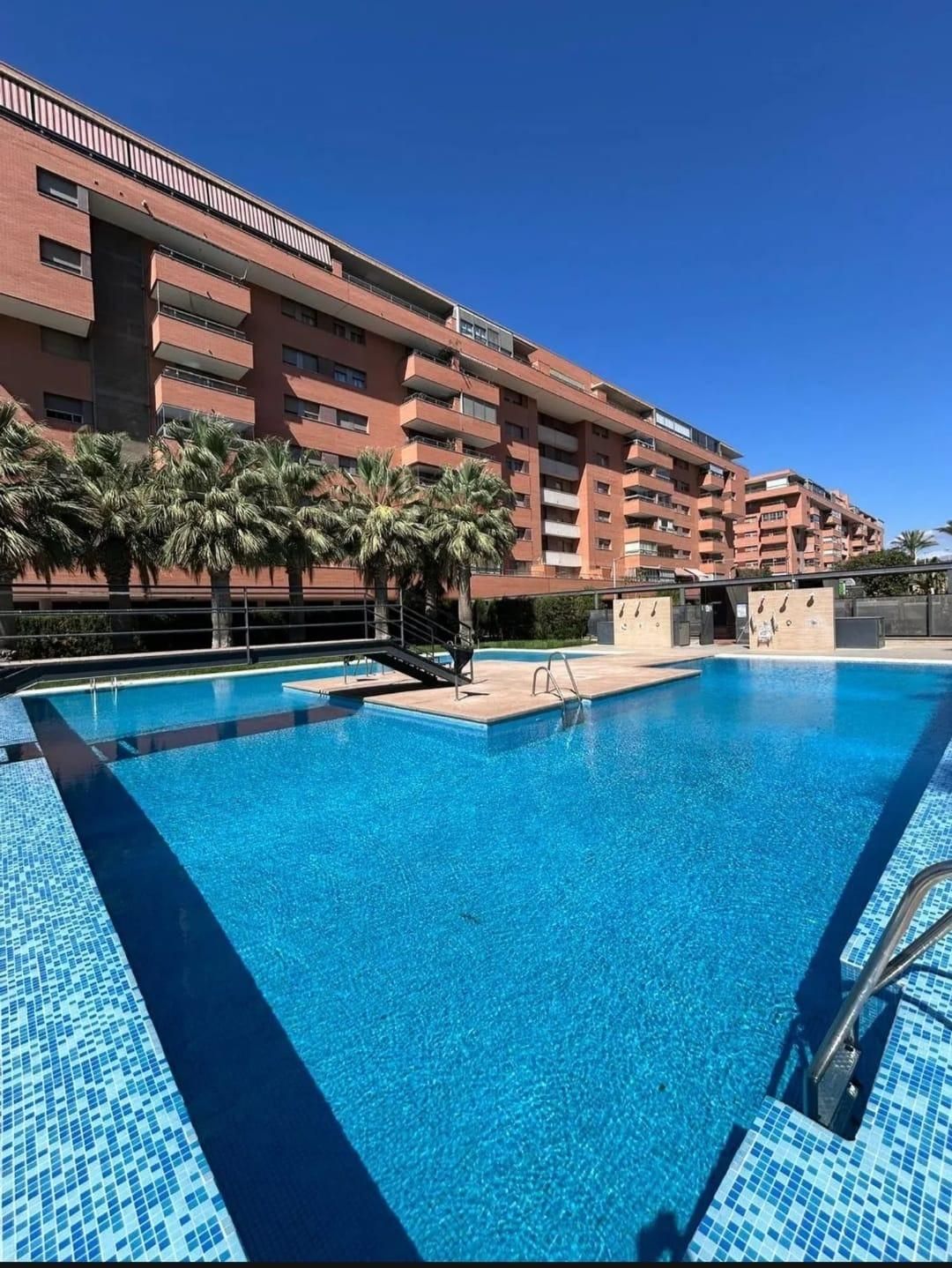 Piscina de Pis de lloguer en  Almería Capital amb Aire condicionat