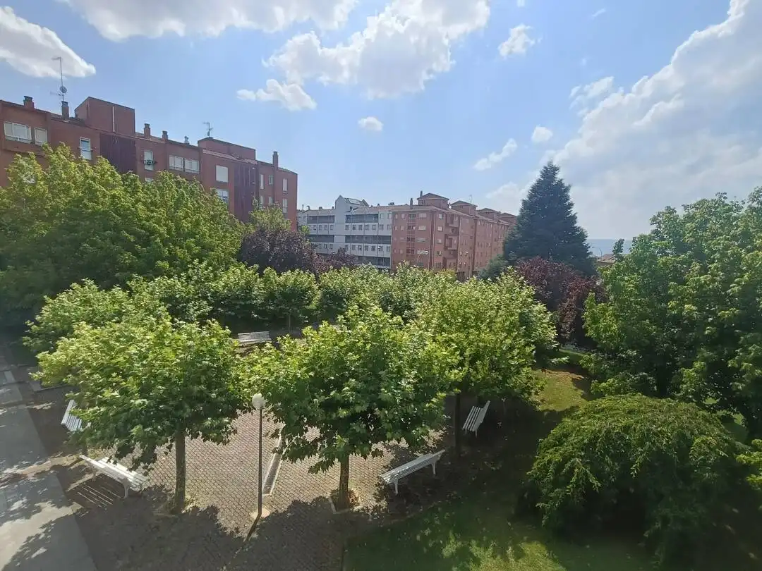 Vista exterior de Pis de lloguer en  Pamplona / Iruña amb Calefacció i Terrassa