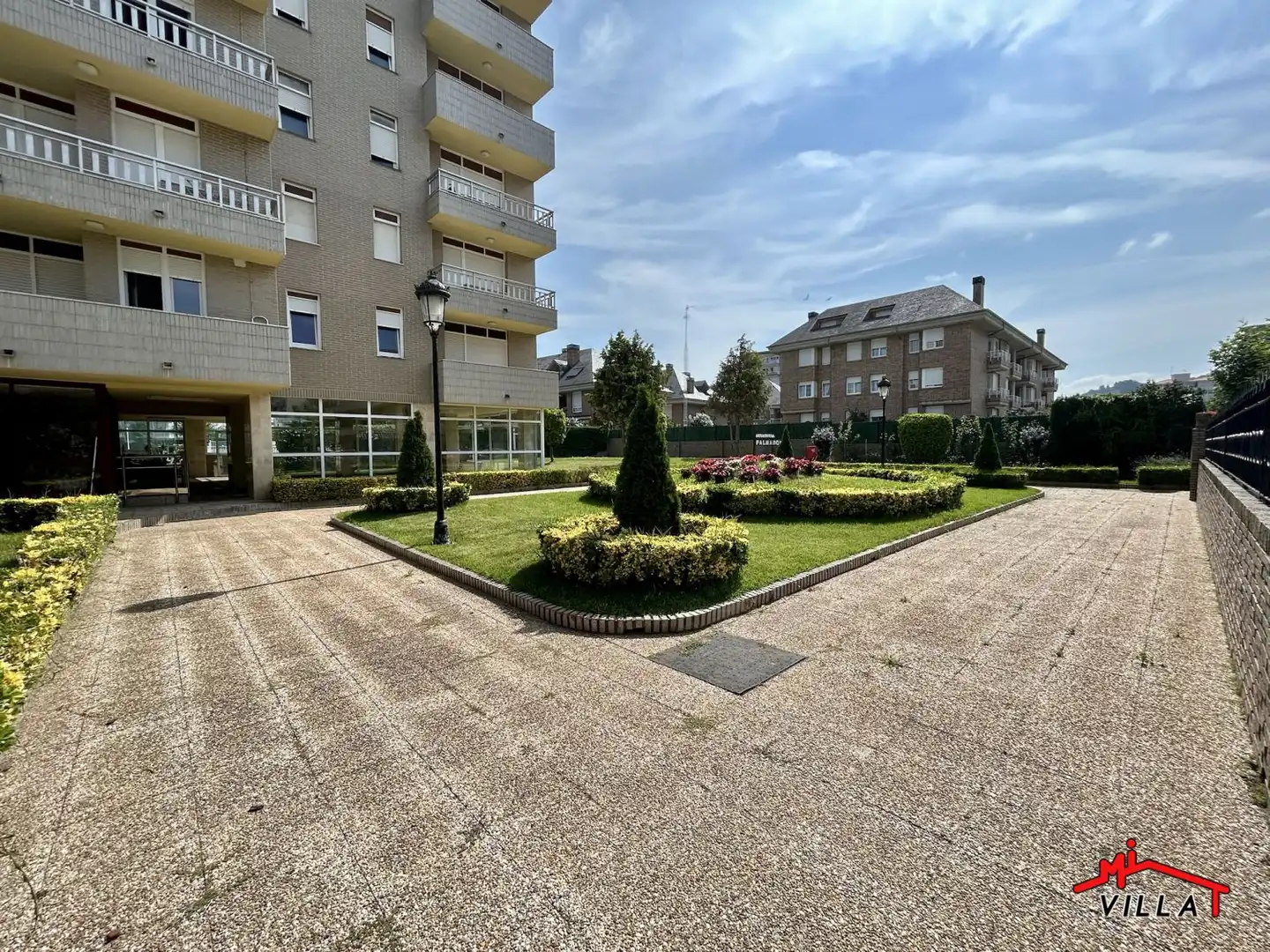 Vista exterior de Pis en venda en Laredo amb Calefacció, Terrassa i Traster