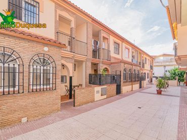 Adosado con balcón en venta en Híjar