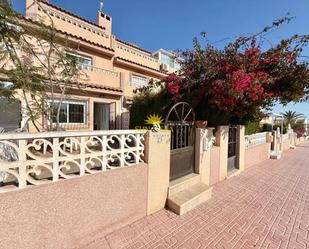 Vista exterior de Casa o xalet de lloguer en Torrevieja amb Aire condicionat, Calefacció i Jardí privat