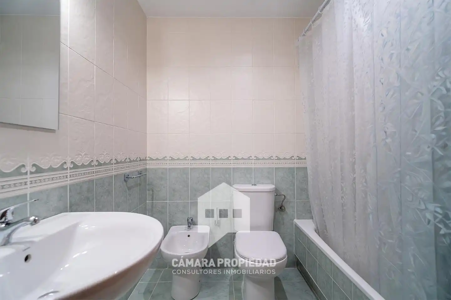 Baño de Piso en venta en Huelva con Aire acondicionado y Terraza
