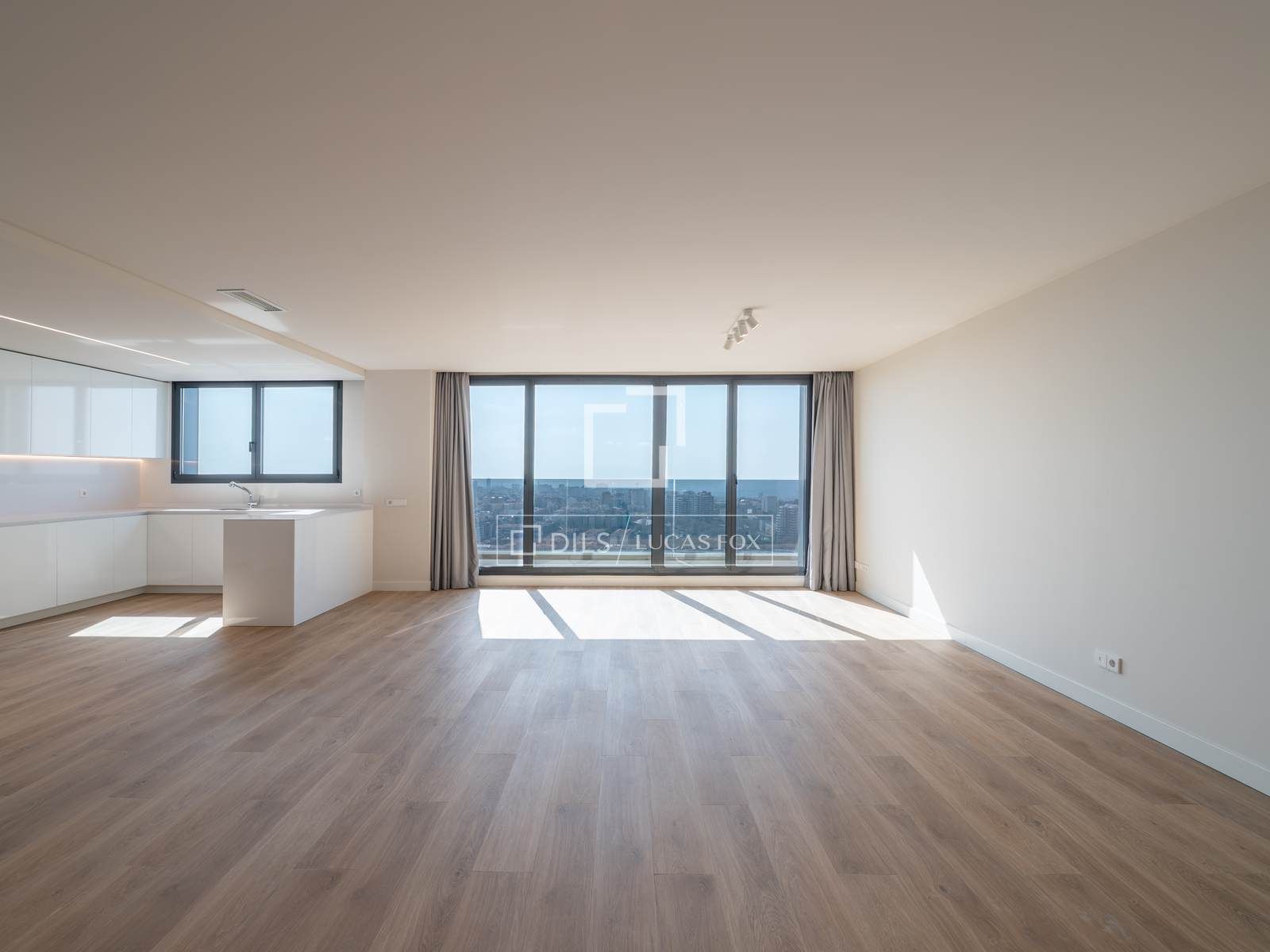 Exterior view of Attic for sale in  Madrid Capital  with Air Conditioner, Heating and Terrace