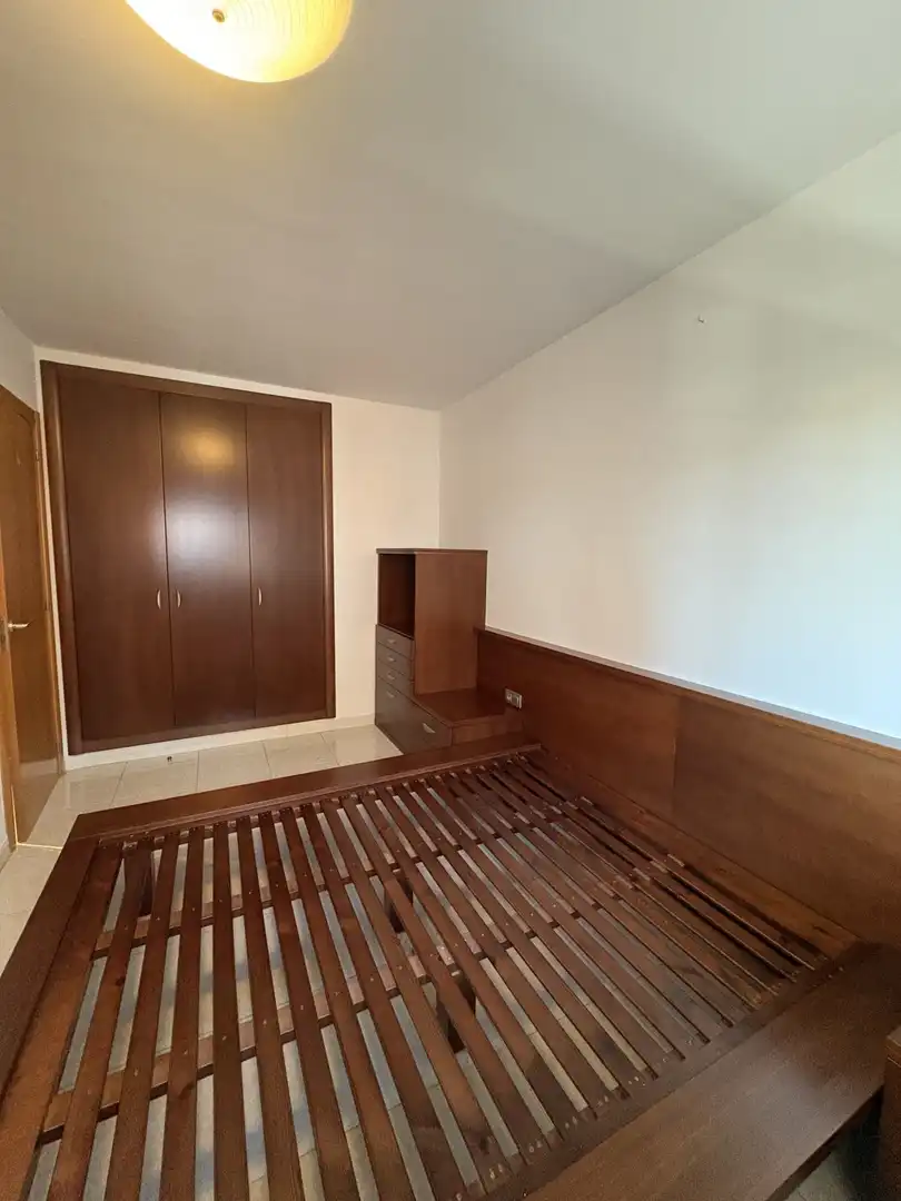 Schlafzimmer von Wohnung zur Miete in Girona mit Klimaanlage, Heizung und Möbliert
