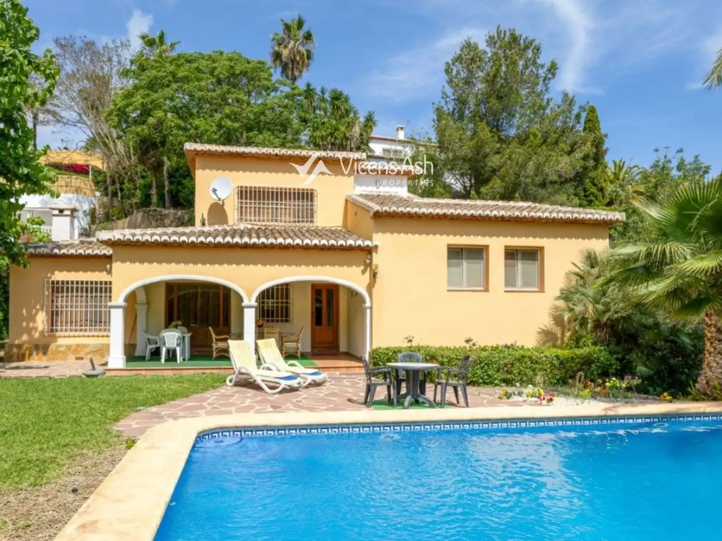 Vista exterior de Casa o xalet en venda en Jávea / Xàbia amb Aire condicionat, Terrassa i Traster