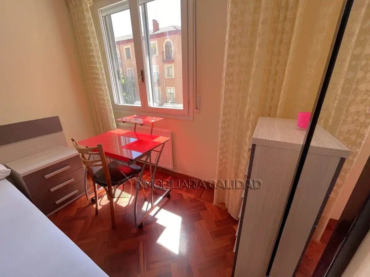 Habitación de Piso de alquiler en Burgos con Calefacción y Amueblado