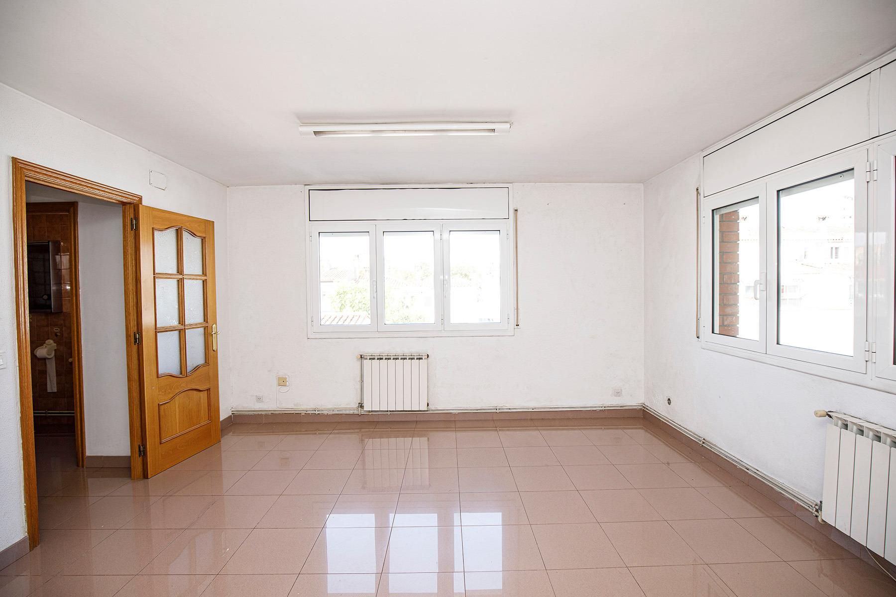 Casa adosada en venda en Salt amb Calefacció, Terrassa i Traster