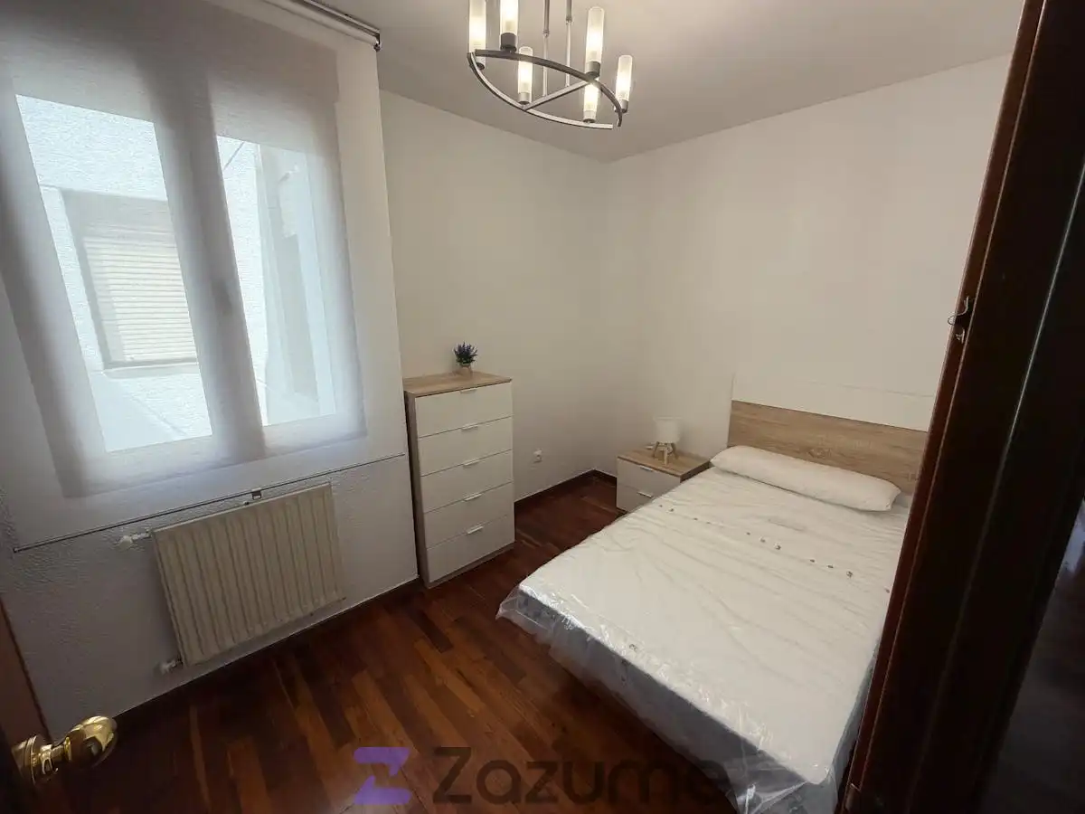 Bedroom of Flat for rent in Santander  with Heating, Parquet flooring and Storage room