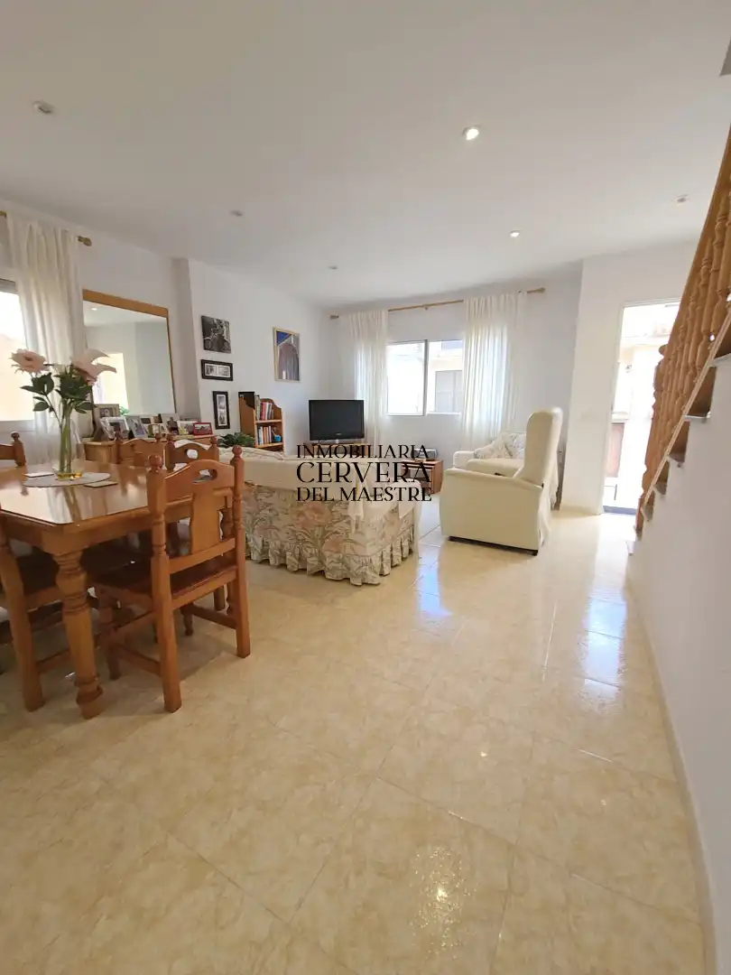 Sala d'estar de Casa adosada en venda en La Salzadella amb Aire condicionat, Calefacció i Jardí privat