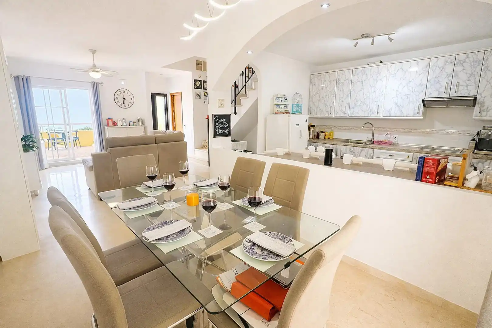 Esszimmer von Einfamilien-Reihenhaus zum Verkauf in Manilva mit Klimaanlage, Terrasse und Schwimmbad