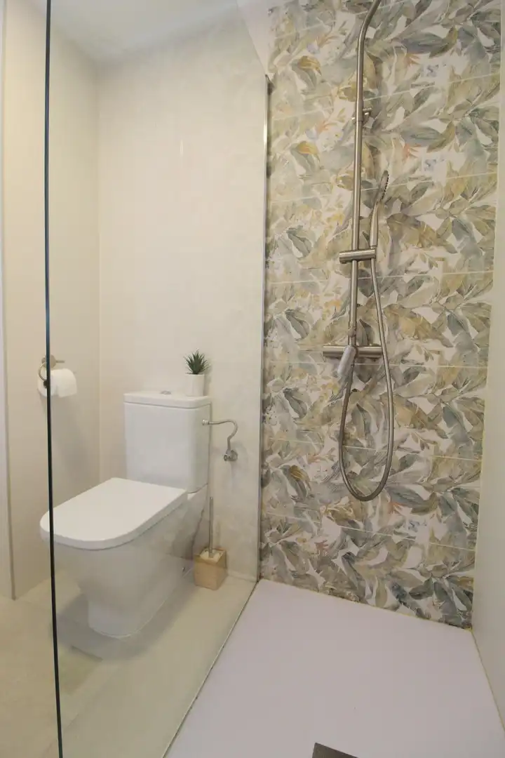 Badezimmer von Wohnungen zum Verkauf in Torrevieja mit Terrasse und Möbliert