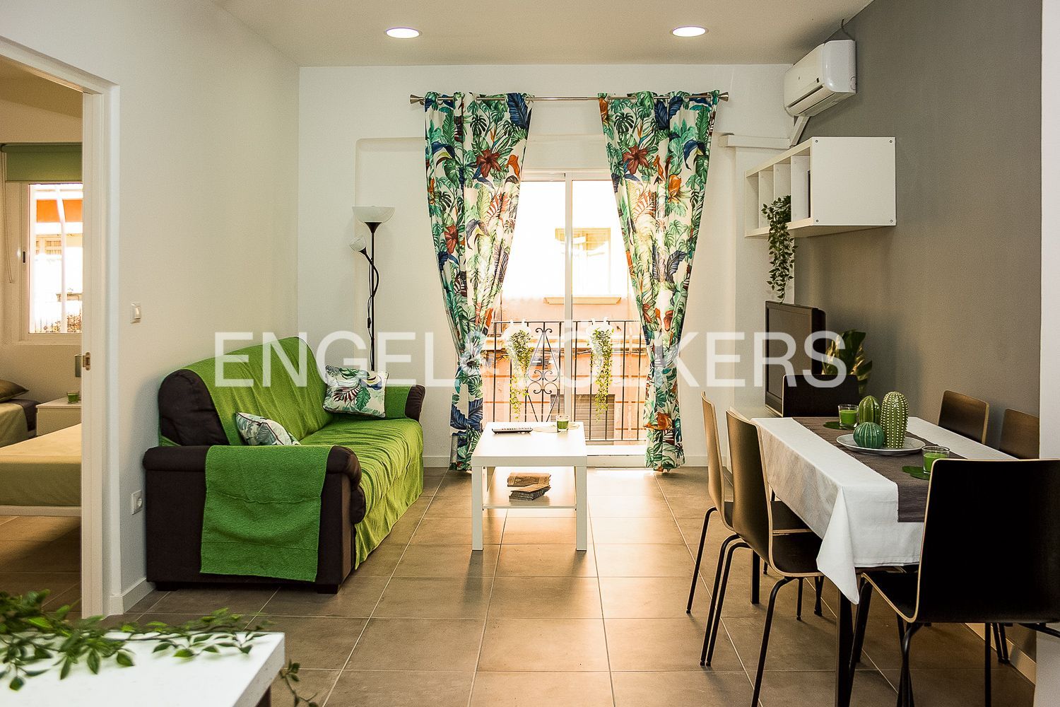 Sala d'estar de Apartament de lloguer en  Valencia Capital amb Aire condicionat, Calefacció i Moblat