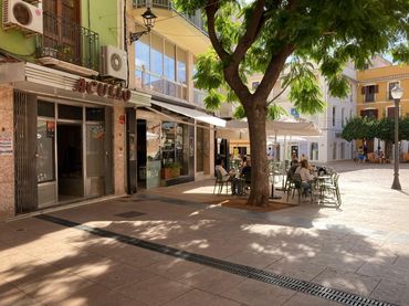 Locale commerciale in vendita a Centro Urbano