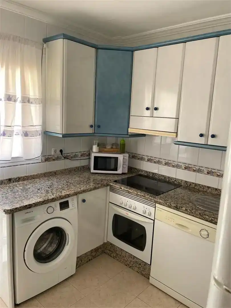 Cuina de Casa adosada de lloguer en Isla Cristina amb Balcó